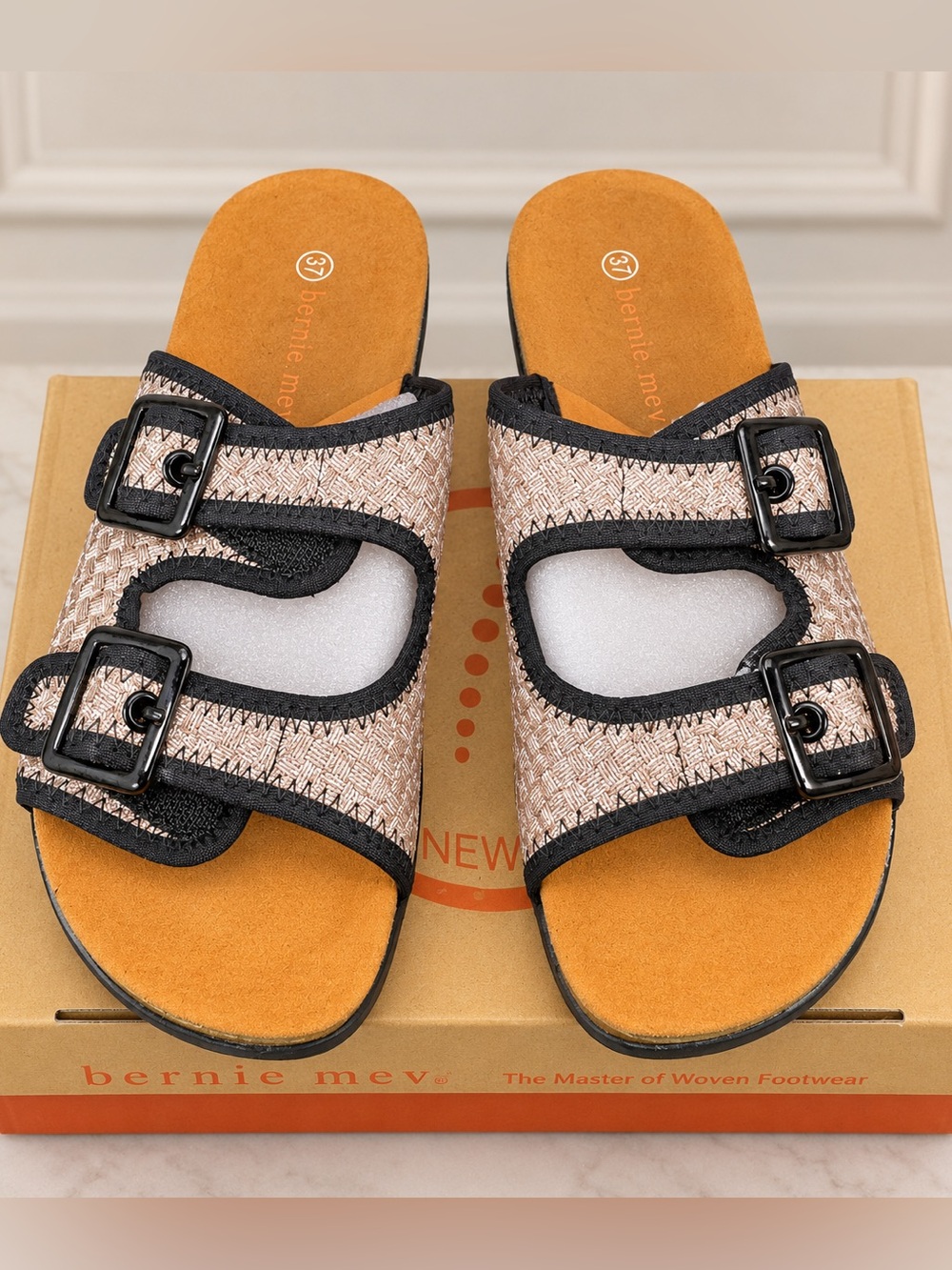 NWT Bernie Mev Women’s Sandals Size 37 / US 6.5–7 – Metallic Woven Buckle Slides